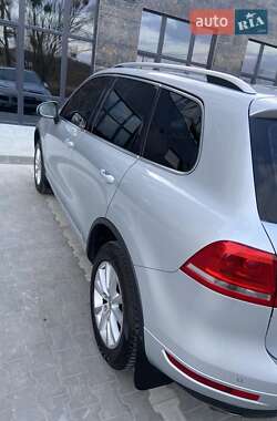 Позашляховик / Кросовер Volkswagen Touareg 2012 в 