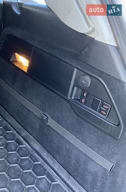 Позашляховик / Кросовер Volkswagen Touareg 2012 в 