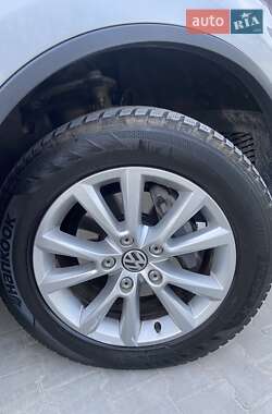Позашляховик / Кросовер Volkswagen Touareg 2012 в 