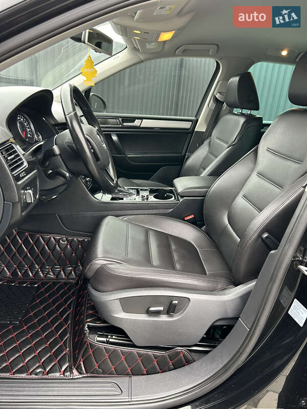 Внедорожник / Кроссовер Volkswagen Touareg 2013 в Полтаве