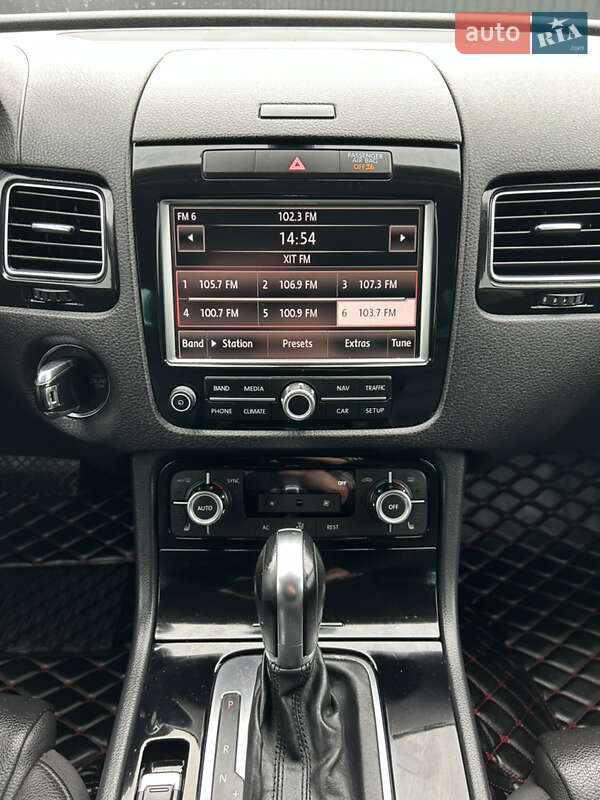 Внедорожник / Кроссовер Volkswagen Touareg 2013 в Полтаве