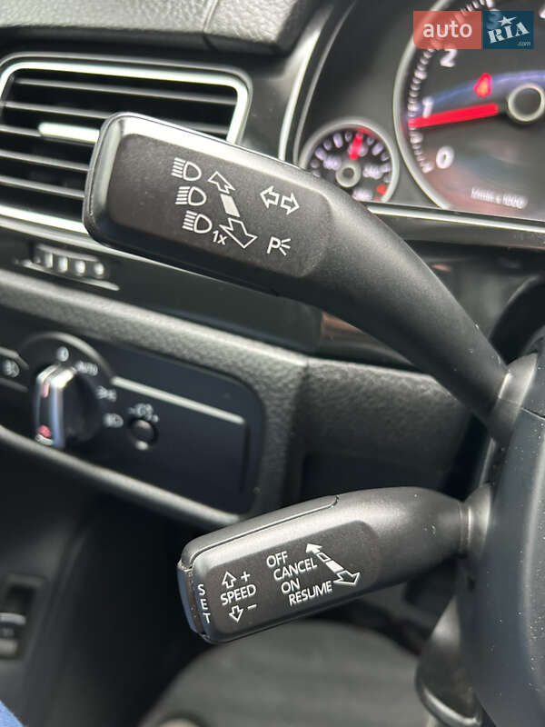 Внедорожник / Кроссовер Volkswagen Touareg 2013 в Полтаве