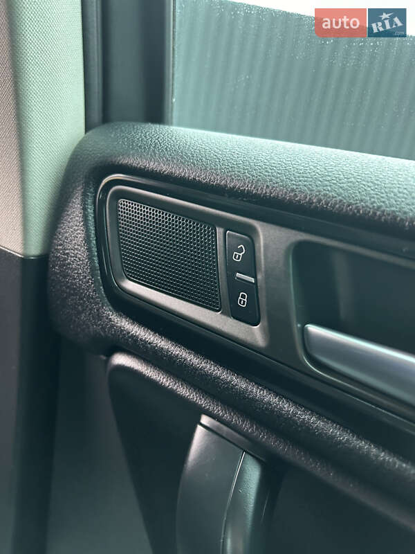 Внедорожник / Кроссовер Volkswagen Touareg 2013 в Полтаве