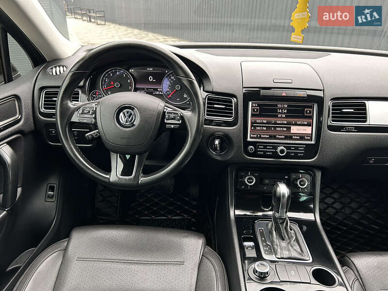 Внедорожник / Кроссовер Volkswagen Touareg 2013 в Полтаве