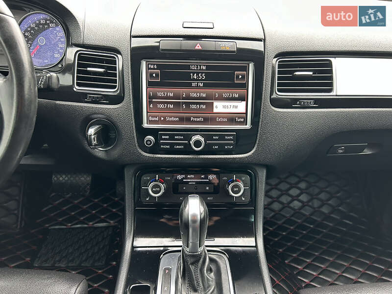 Внедорожник / Кроссовер Volkswagen Touareg 2013 в Полтаве