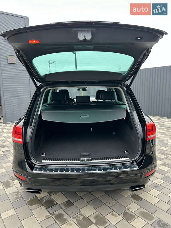 Внедорожник / Кроссовер Volkswagen Touareg 2013 в Полтаве