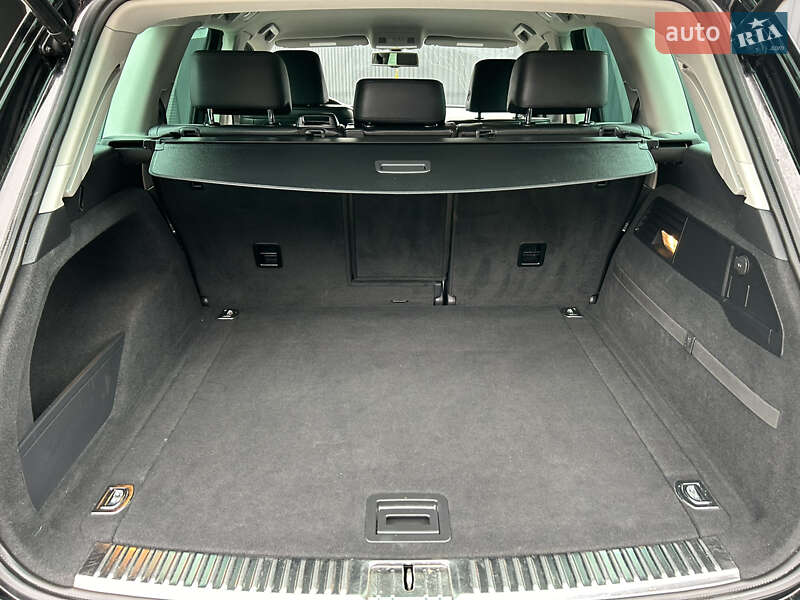 Внедорожник / Кроссовер Volkswagen Touareg 2013 в Полтаве