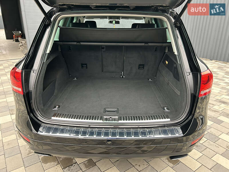 Внедорожник / Кроссовер Volkswagen Touareg 2013 в Полтаве
