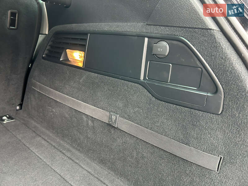 Внедорожник / Кроссовер Volkswagen Touareg 2013 в Полтаве