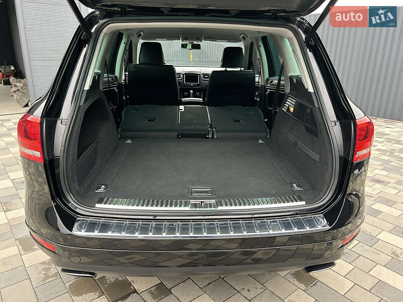 Внедорожник / Кроссовер Volkswagen Touareg 2013 в Полтаве