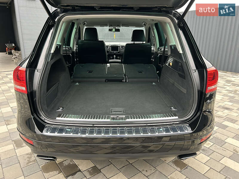 Внедорожник / Кроссовер Volkswagen Touareg 2013 в Полтаве
