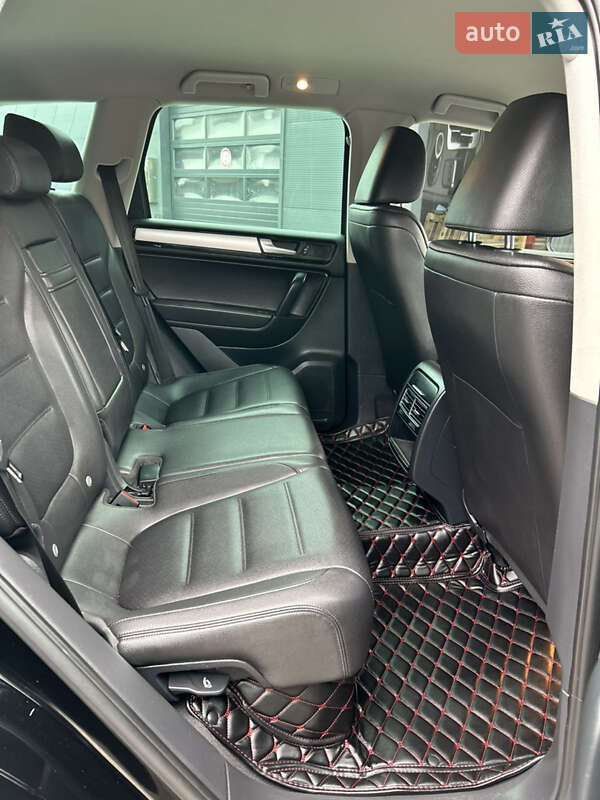 Внедорожник / Кроссовер Volkswagen Touareg 2013 в Полтаве