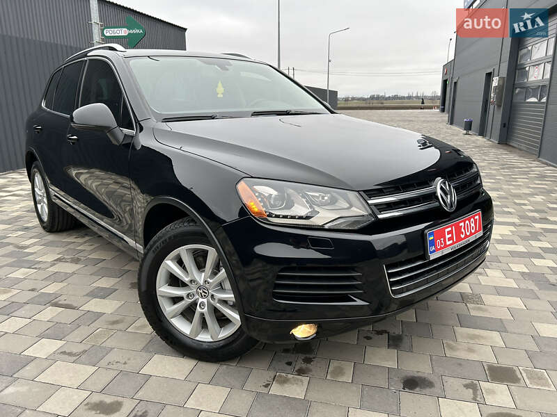 Внедорожник / Кроссовер Volkswagen Touareg 2013 в Полтаве