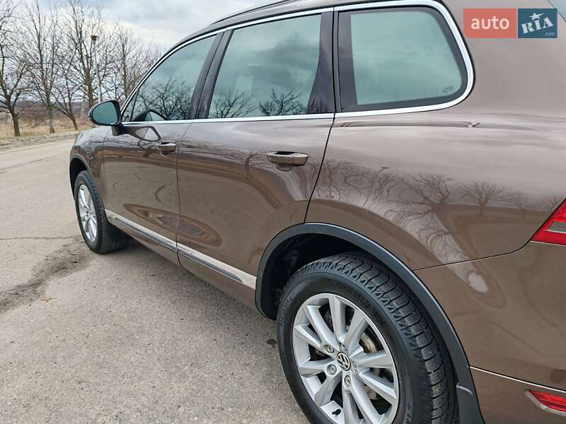 Внедорожник / Кроссовер Volkswagen Touareg 2013 в Харькове