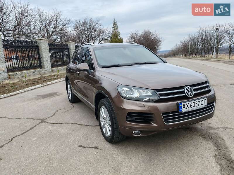 Внедорожник / Кроссовер Volkswagen Touareg 2013 в Харькове