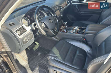 Позашляховик / Кросовер Volkswagen Touareg 2014 в 