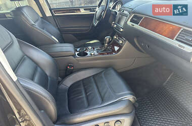 Позашляховик / Кросовер Volkswagen Touareg 2014 в 