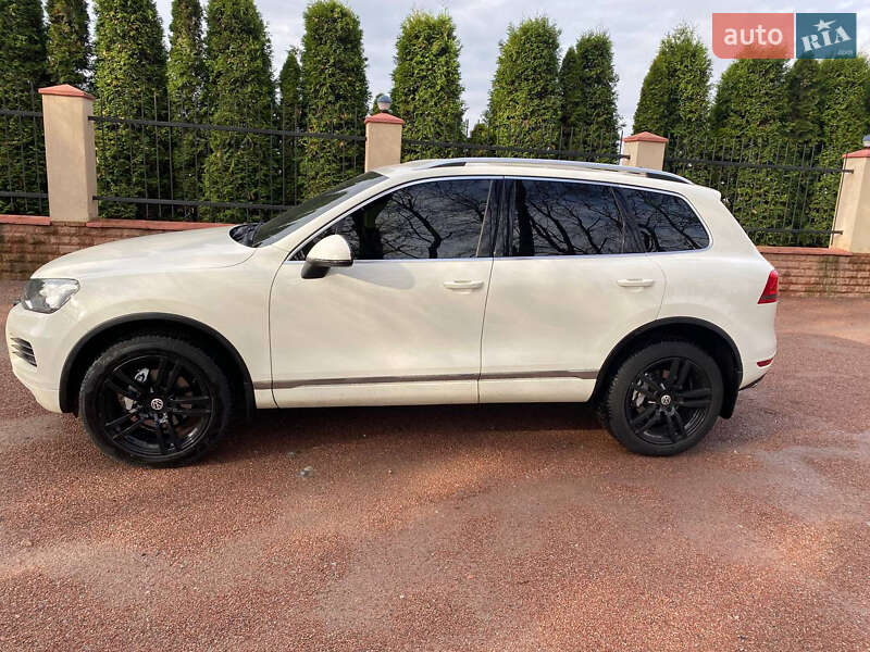 Позашляховик / Кросовер Volkswagen Touareg 2011 в Василькові