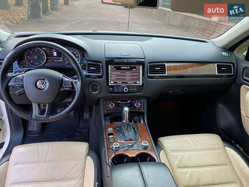 Позашляховик / Кросовер Volkswagen Touareg 2011 в Василькові