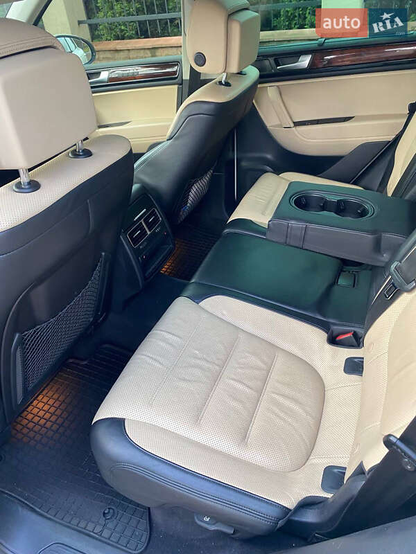 Позашляховик / Кросовер Volkswagen Touareg 2011 в Василькові