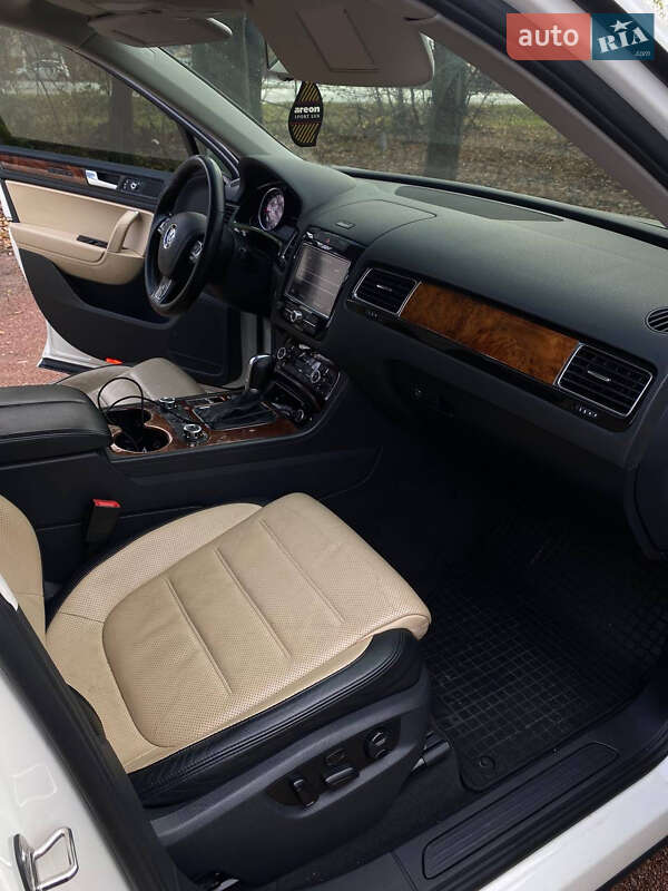 Позашляховик / Кросовер Volkswagen Touareg 2011 в Василькові