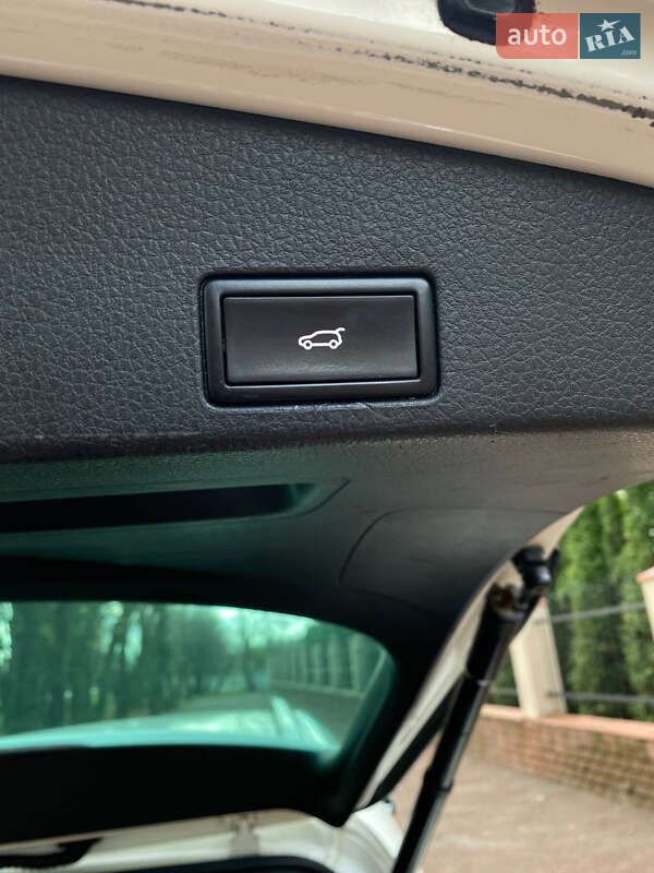 Позашляховик / Кросовер Volkswagen Touareg 2011 в Василькові