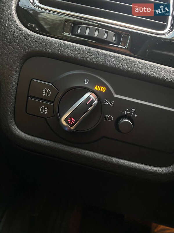 Позашляховик / Кросовер Volkswagen Touareg 2011 в Василькові