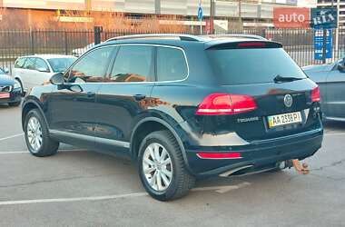 Позашляховик / Кросовер Volkswagen Touareg 2013 в 