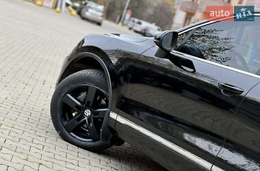 Позашляховик / Кросовер Volkswagen Touareg 2011 в 