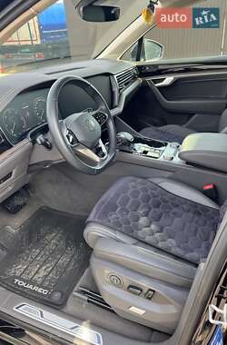 Позашляховик / Кросовер Volkswagen Touareg 2022 в 