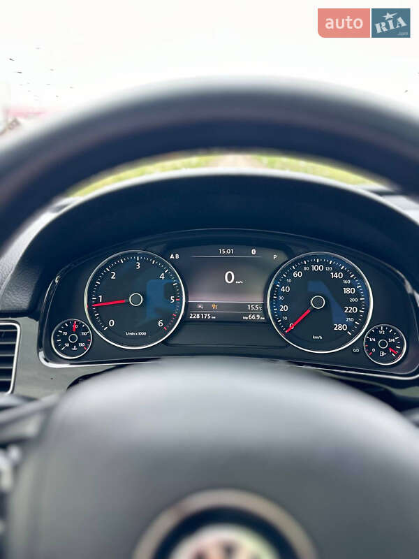 Позашляховик / Кросовер Volkswagen Touareg 2014 в Одесі