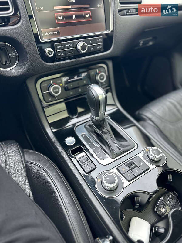 Позашляховик / Кросовер Volkswagen Touareg 2014 в Одесі