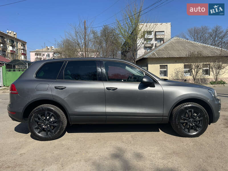 Внедорожник / Кроссовер Volkswagen Touareg 2013 в Рени