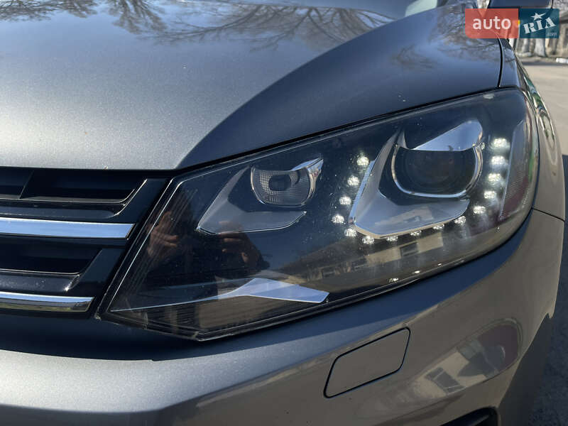 Внедорожник / Кроссовер Volkswagen Touareg 2013 в Рени