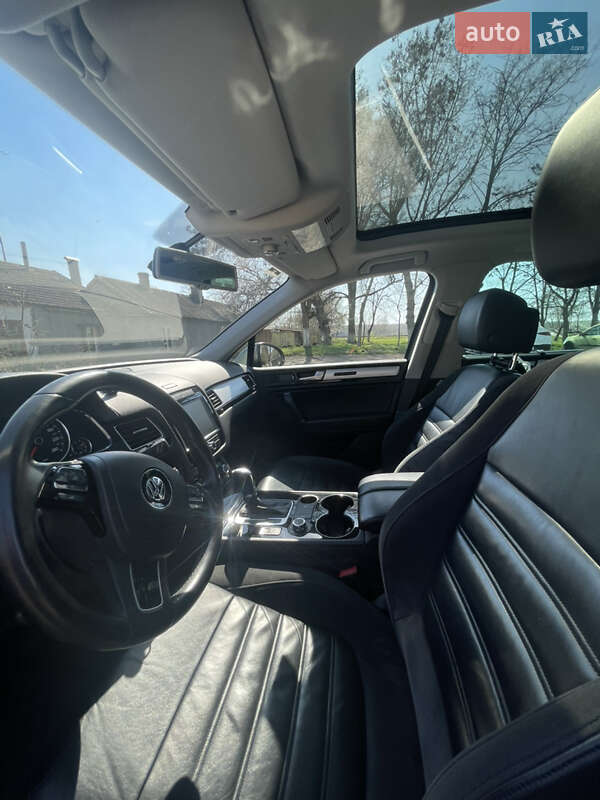 Внедорожник / Кроссовер Volkswagen Touareg 2013 в Рени