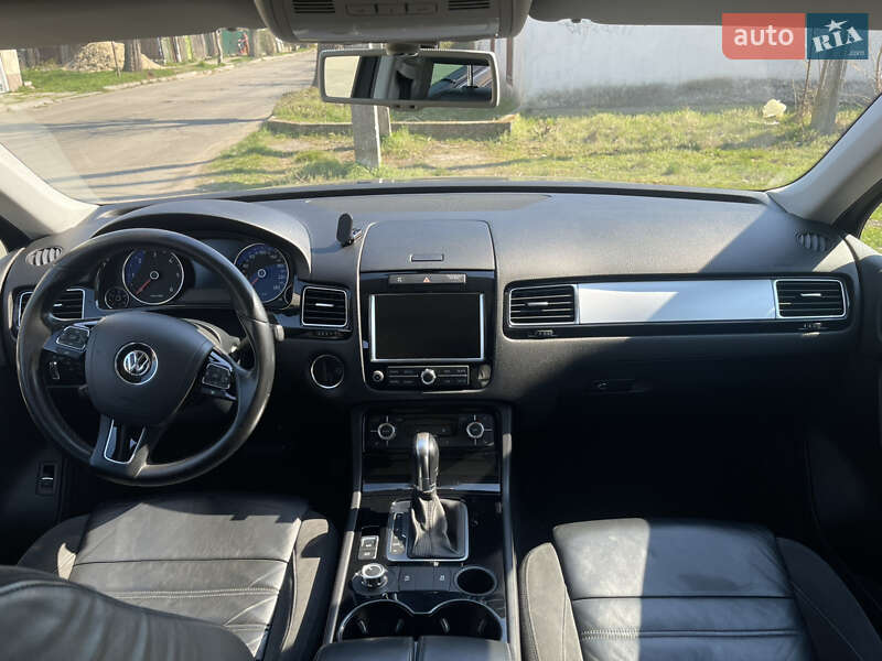 Внедорожник / Кроссовер Volkswagen Touareg 2013 в Рени