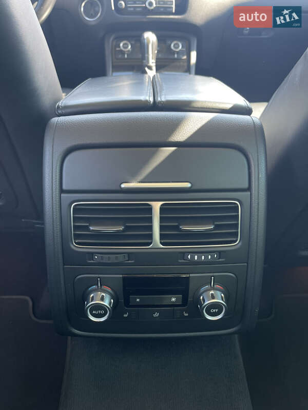 Внедорожник / Кроссовер Volkswagen Touareg 2013 в Рени