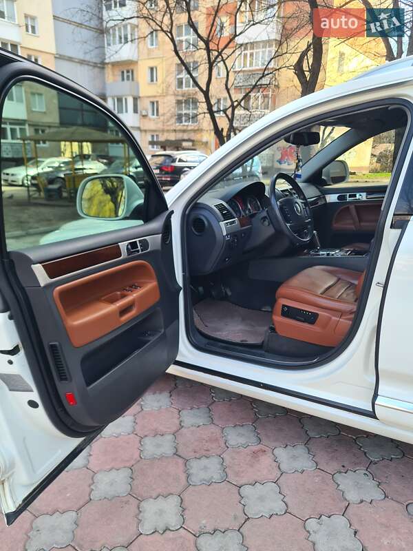 Позашляховик / Кросовер Volkswagen Touareg 2010 в Кам'янець-Подільському