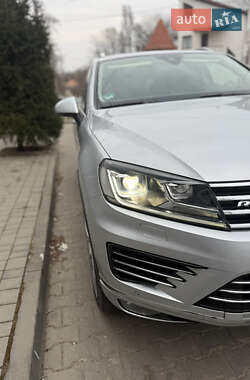 Внедорожник / Кроссовер Volkswagen Touareg 2017 в 