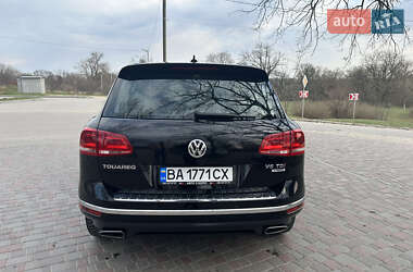 Внедорожник / Кроссовер Volkswagen Touareg 2015 в 