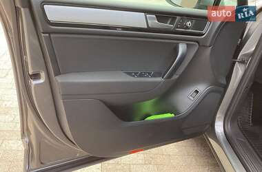 Внедорожник / Кроссовер Volkswagen Touareg 2013 в 