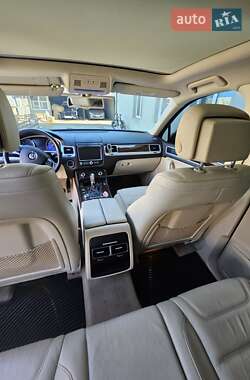 Позашляховик / Кросовер Volkswagen Touareg 2015 в 