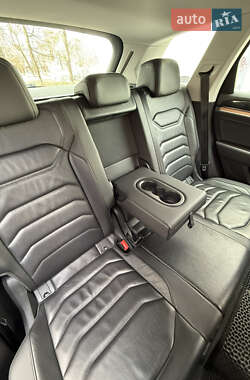 Внедорожник / Кроссовер Volkswagen Touareg 2020 в 
