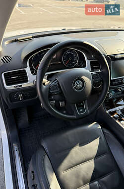 Внедорожник / Кроссовер Volkswagen Touareg 2012 в 