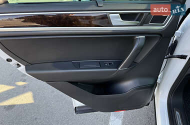 Внедорожник / Кроссовер Volkswagen Touareg 2012 в 