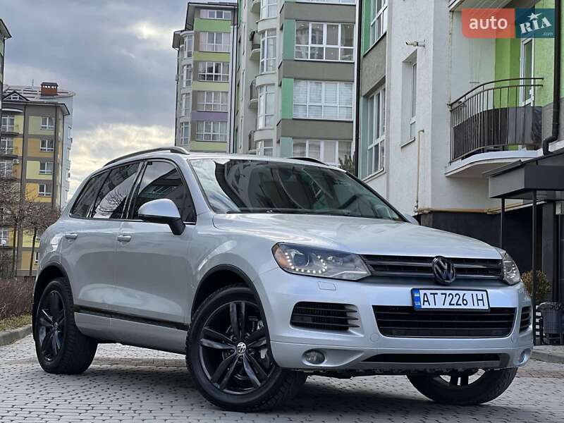 Позашляховик / Кросовер Volkswagen Touareg 2011 в Чернівцях