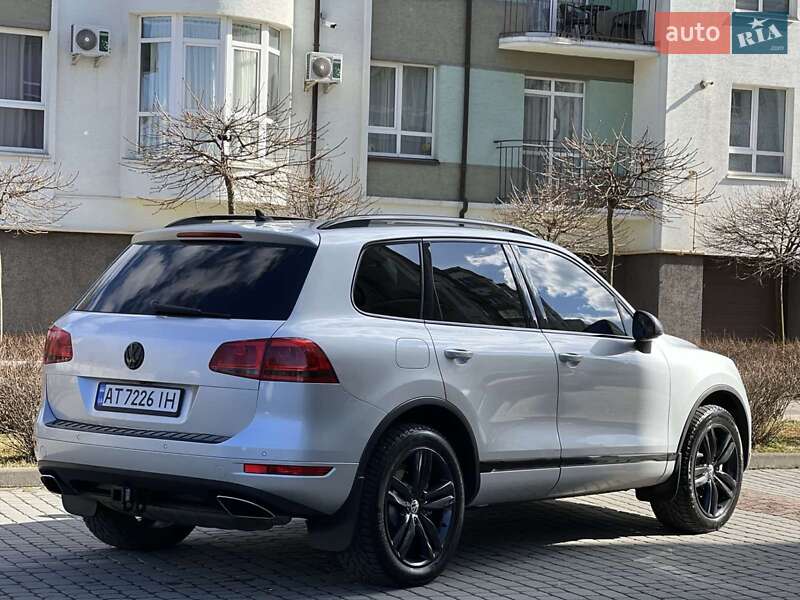 Позашляховик / Кросовер Volkswagen Touareg 2011 в Чернівцях