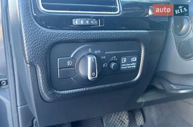 Позашляховик / Кросовер Volkswagen Touareg 2011 в 