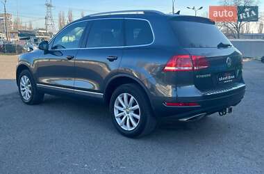 Позашляховик / Кросовер Volkswagen Touareg 2011 в 