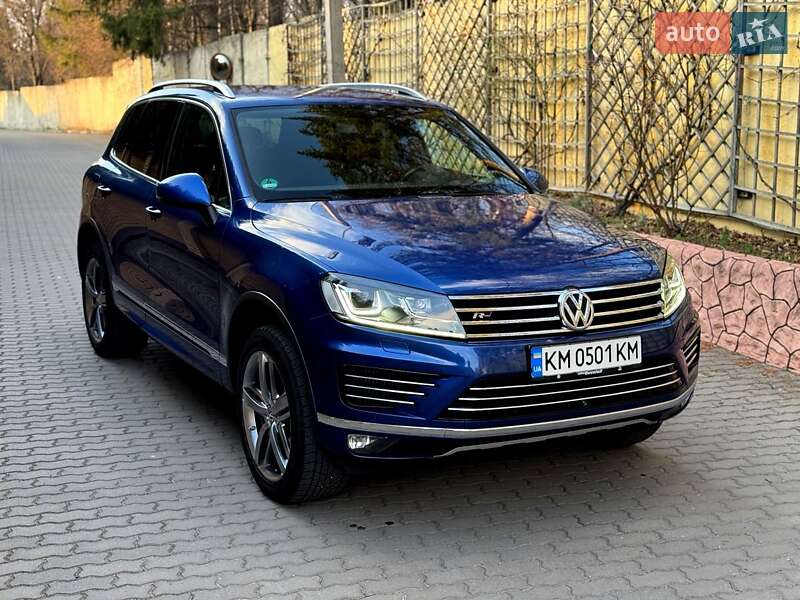Внедорожник / Кроссовер Volkswagen Touareg 2015 в Хмельницком